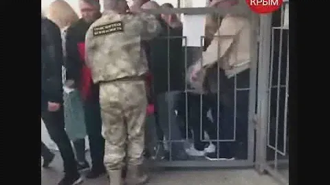 Севастополь. Посадка на катер Северная-Южная сторона.  Стойло